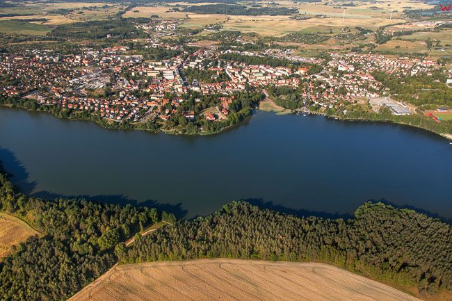 Olecko, panorama na miasto od strony E i jeziora. EU, Pl, Warm-Maz. Lotnicze.
